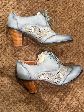 NEW L'ARTISTE Agila Sky Blue Lace-Up heels